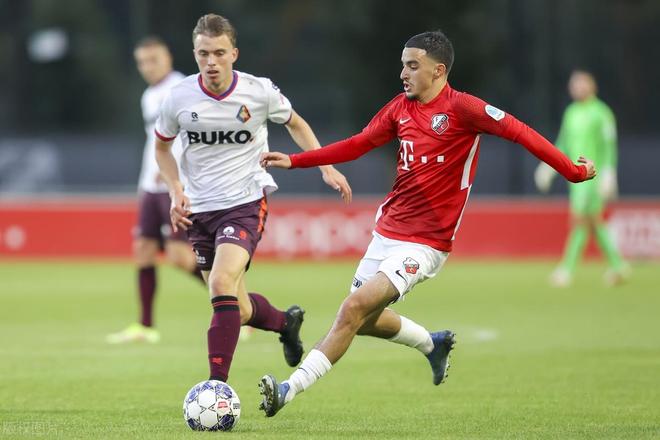 擁有四個大 擁有四個大