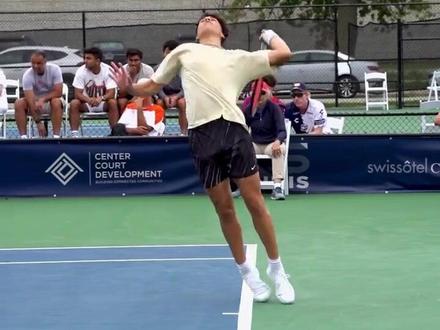 精准的发球 精准的发球